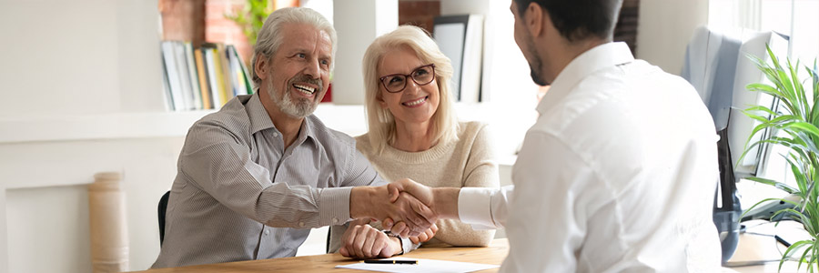 Retirees shaking hands with an advisor